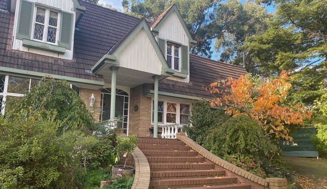 Home on the Hill, Warburton