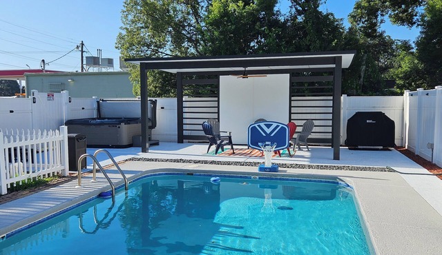 Home Paradise Lakeland Backyard Jacuzzi & Private Pool Heater Free!
