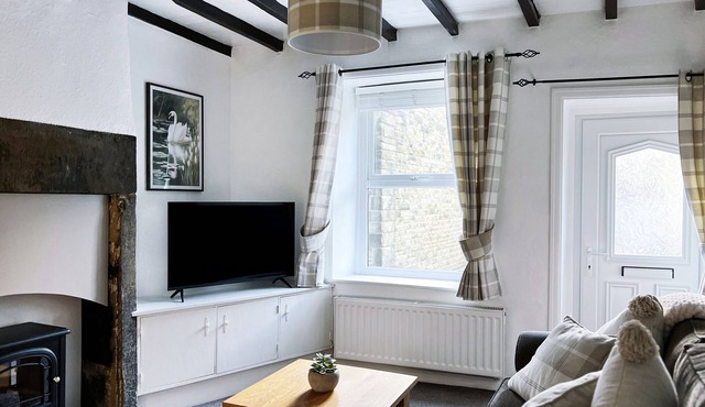 Home-Private Bathroom-Cottage-Street View