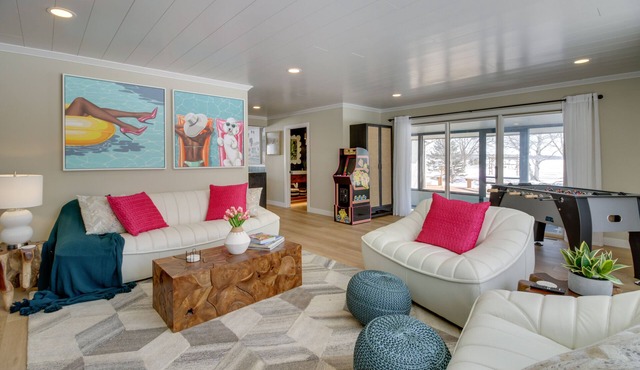Home Rental on Detroit Lake: Dock, Game Room!