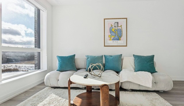 Home Richmond Hill 2bed2.5bath | Parking