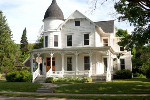 Home Run Apt 2 All Star Baseball Rentals