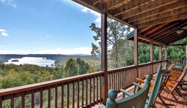 Home Run View - Stunning Carter's Lake Views/