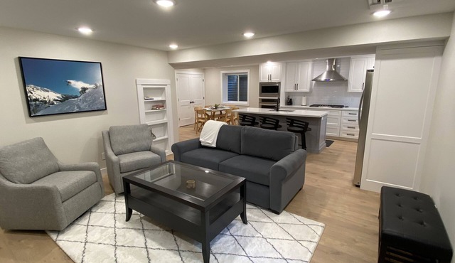 Home Ski Home apartment - 15 minutes from ski resorts!