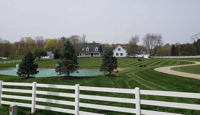 Home Sleeps 12- Sits on 5.24 acres with restaurants & stores within 3 minutes.