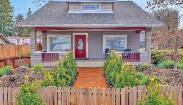 Home Squared-Downtown with Fire Pit