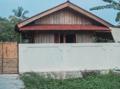Home stay Cimaja wave walk cabin