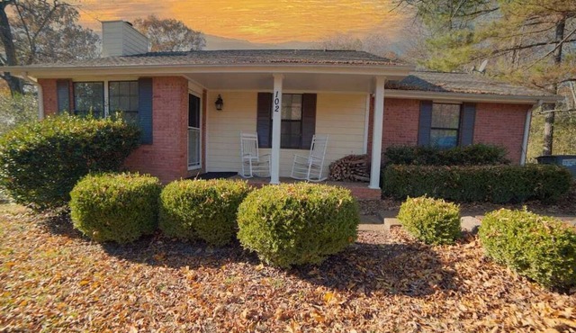 Home surrounded by Nature super Cozy and Convenient to Nashville