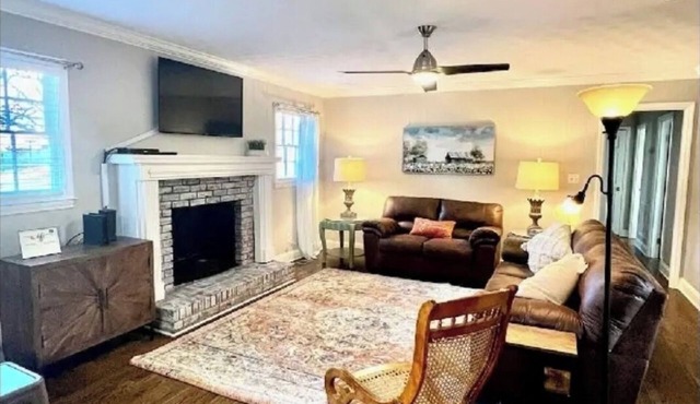 Home Sweet Greer near Airport BMW & Downtown