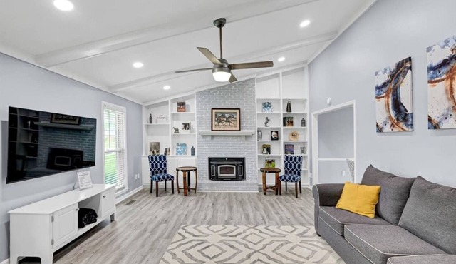 Home Sweet Hayden - 4 beds/3 Full Bath in East End