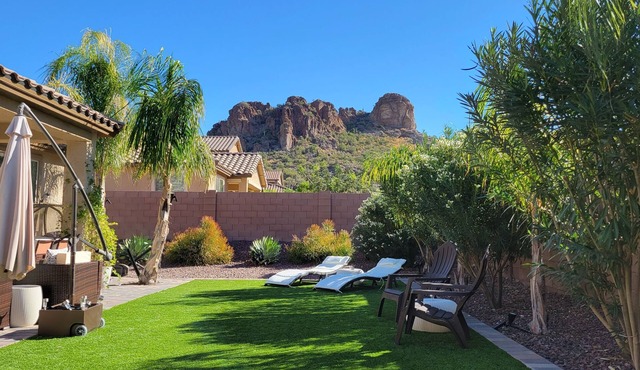 Home sweet home! Experience the ultimate in Arizona indoor and outdoor living!