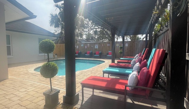 HOME SWEET HOME!☀️ HUGE HOT TUB. HEATED POOL! 7 miles to beach 4BD 2BA updated!