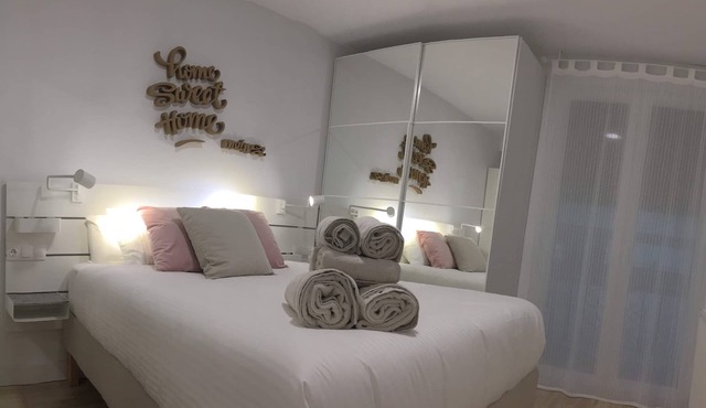 Home Sweet Home Main Street UAT 00986