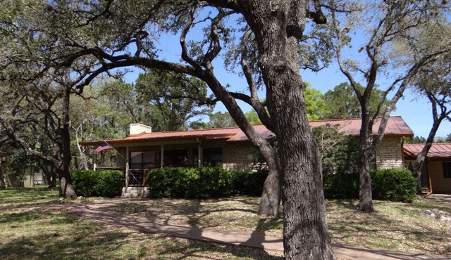 Home Sweet TEXAS Home Lodge Style Home Hot Tub Outdoor Kitchen with Eating Area and Propane Fire Pit