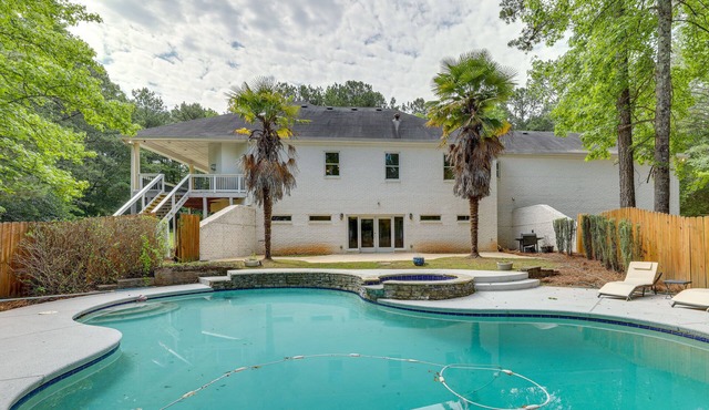 Home Theater & Game Room: Chic Abode in Ellenwood!