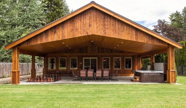 Home Theater, Hot tub & Huge Covered Patio! Stunning Home 2 Miles from Town!