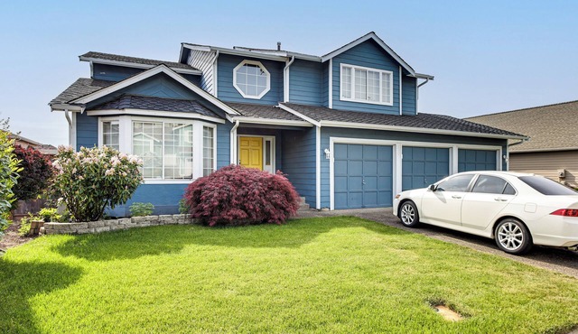 Home Theater & Large Backyard Deck: Tacoma Abode!