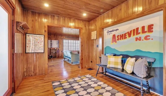 Home + Tiny Home 15 mins to Asheville! Firepit-Hot tub-Dog Friendly-Games Galore