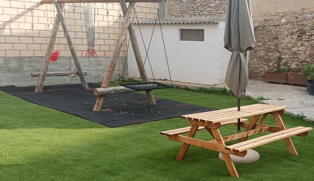 HOME TO ENJOY IN STYLE ! Garden, barbecue, swimming pool, swings, ping-pong.