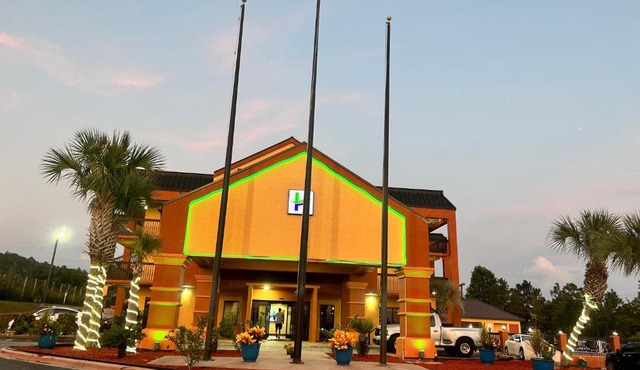 Home Town Inn & Suites