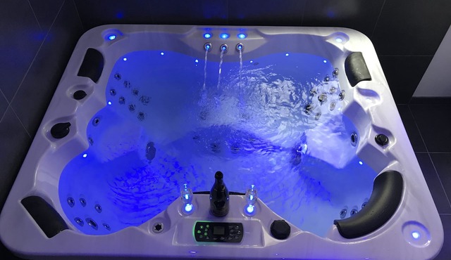 Home VIAULT (romantic night)