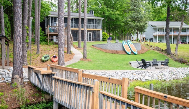 Home w/Dock, SUPs, Kayaks, Arcades, Ping-Pong