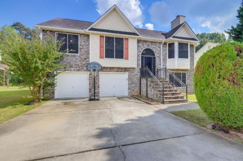 Home w/Dog-Friendly Yard in Quiet Atlanta Suburb