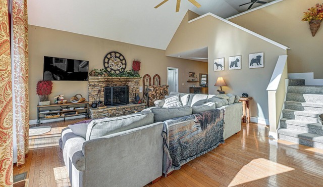 Home w/Fire Pit & River Access in Sapphire Valley