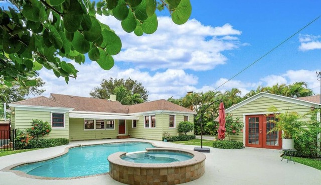 HOME w/ HEATED POOL and Jacuzzi. Near Beach and Airport