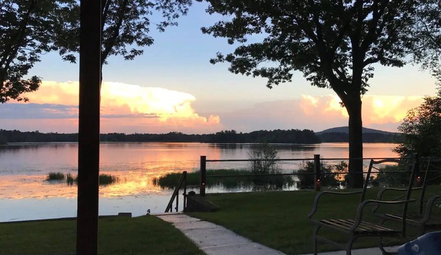 Home w/hot tub, game room, sauna on Lake Wausau near Granite Peak