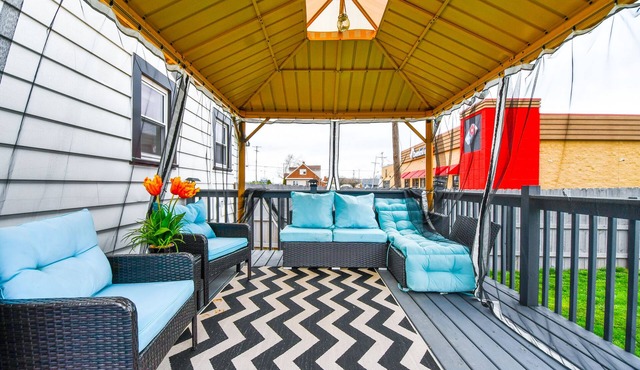 Home w/King Suite 4 Mins to DAY Airport