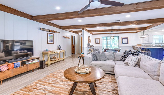 Home w/Lake Texoma View, Game Room & Bar
