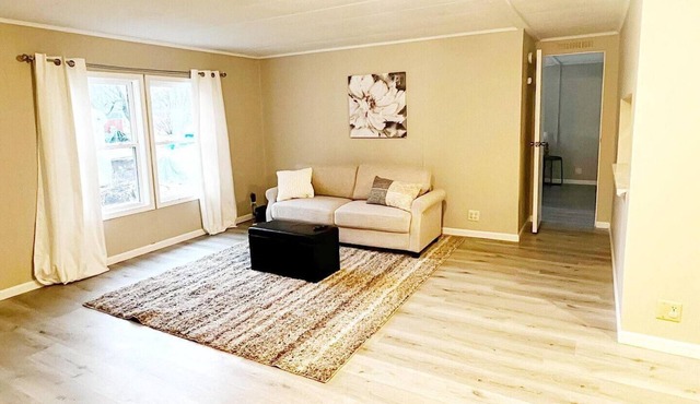 Home w/Master King Suite And Garage