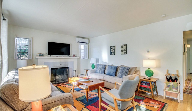 Home w/Patio: Near Nob Hill, UNM & Kirtland AFB!