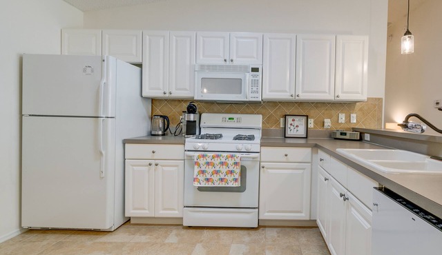 Home w/Pool + Pickleball Access in The Villages!