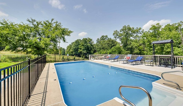 Home w/Private Pool - 15 miles to Ark Encounter!