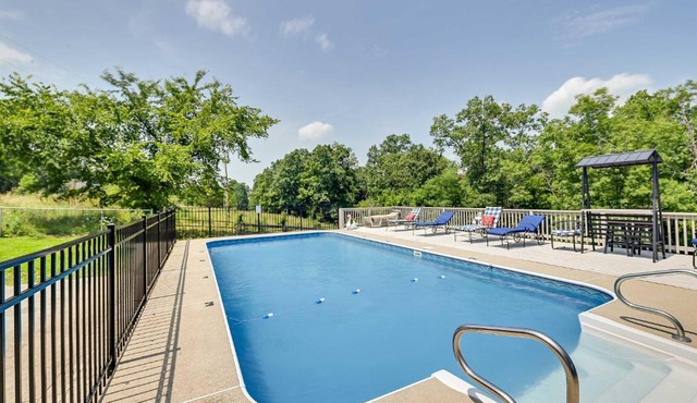 Home w/Private Pool - 15 miles to Ark Encounter!