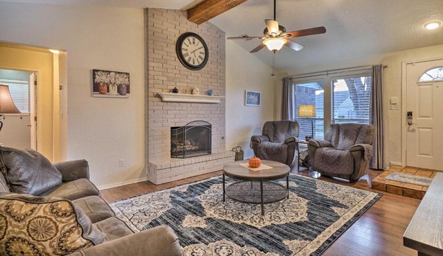 Home w/Screened Porch ~ 10 Miles to Dtwn OKC!