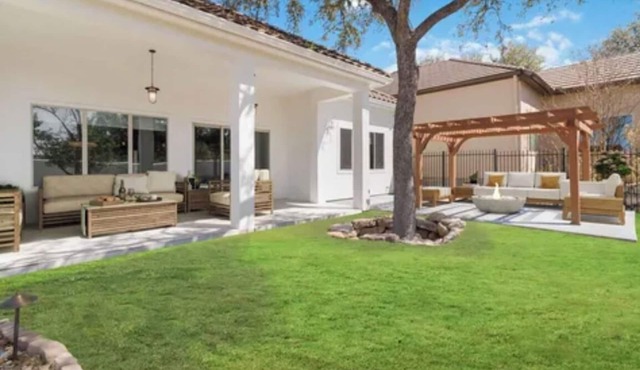 Home with 3 bedrooms in a guard gated community of San Antonio