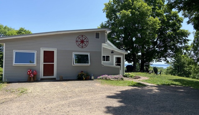 Home with a beautiful view of Lake Superior and Madeline Island