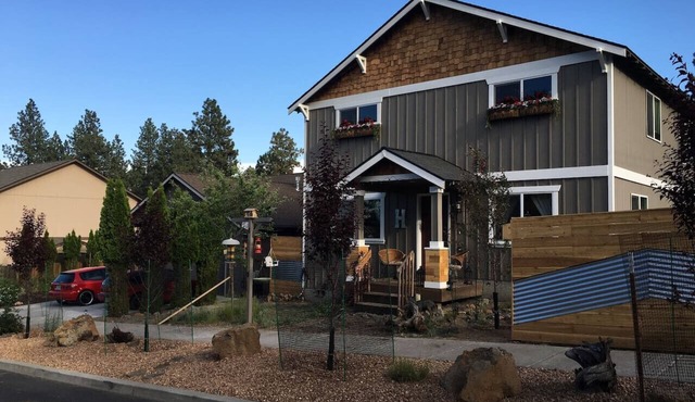 Home with Chalet 2-kitchens,Sleeps 15,Near OldMill