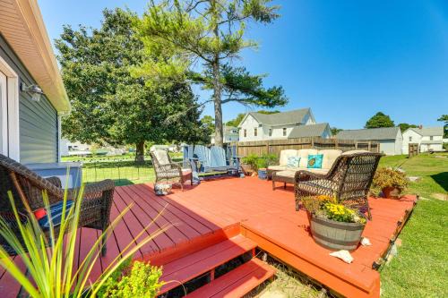 Home with Fire Pit Less Than 1 Mi to Willis Wharf Boat Ramp!