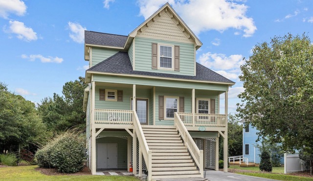 Home with golf cart,community pool,easy access,Spinnakers Reach community