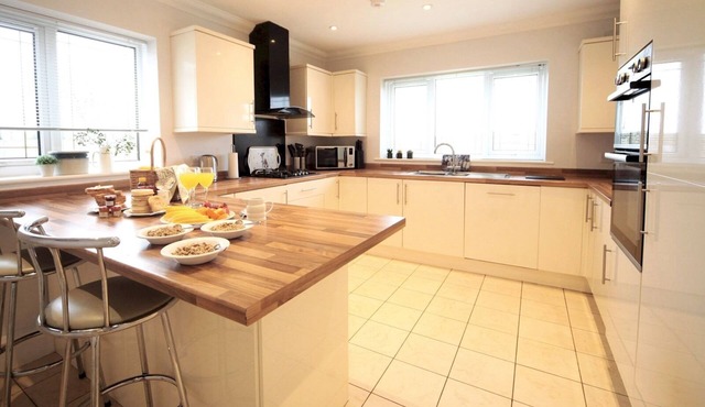 Home With Hot Tub Close to Beach - Pass the Keys