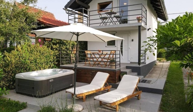 Home with jacuzzi and sauna in Vukomeričke Hills for relaxation and retreat.