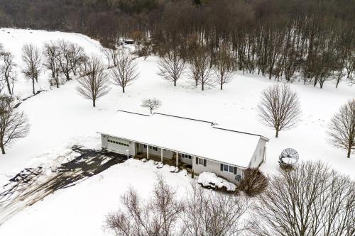 Home with Large Yard 8 Mi to Holiday Valley Resort