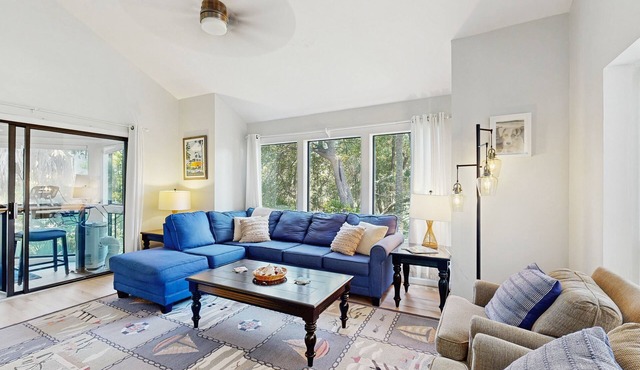 Home with patio, golf views, close to beach and restaurants