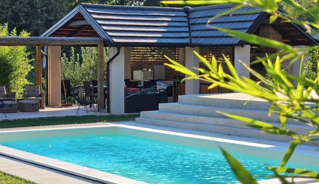 Home with pool and jacuzzi in peaceful greenery near Sveti Ivan Zelina.