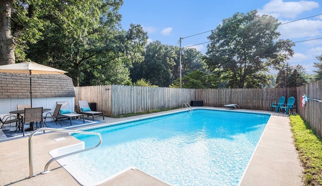 Home With Pool Near Wedding Venues, Lakes, Golf Courses, & Wineries