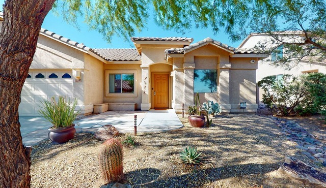 Home with private outdoor space, grill, central AC, & washer/dryer